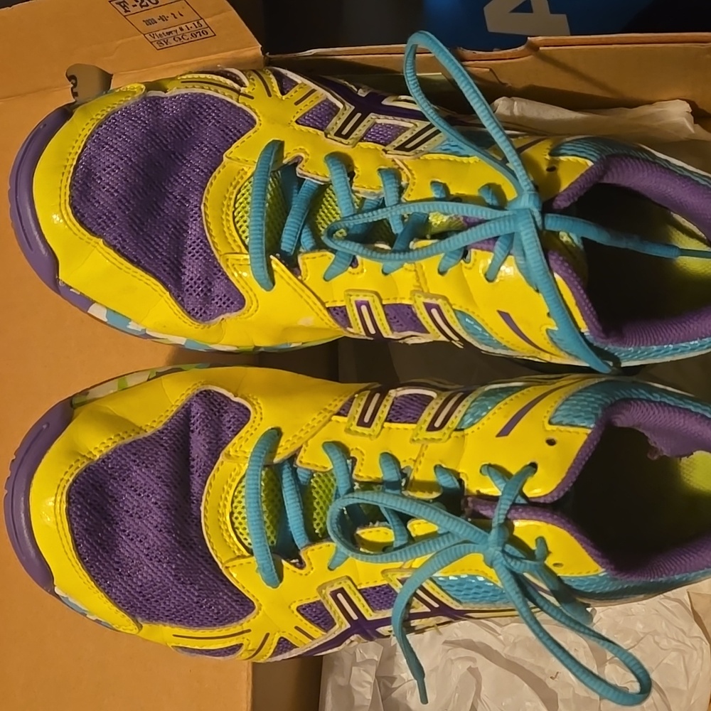 Asics size 10 Volleyball court shoes